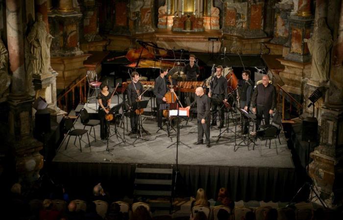 Gaida’s decoration is the music of Salvatore Sciarrino, performed by the Italian ensemble Icarus