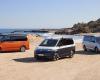 The famous Volkswagen California has entered a new era: the touring van will also be able to run on electricity